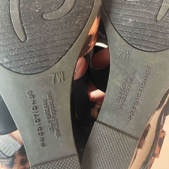 Predictions Wedge Sandal Leopard Print Stretchy Strap Black Size 7 Wide Fit NEW - Picture 9 of 9